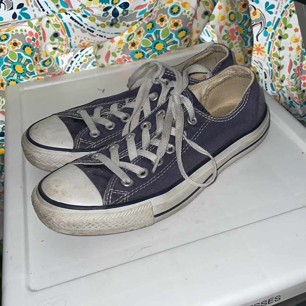 7 women’s blue white low top canvas converse sneakers